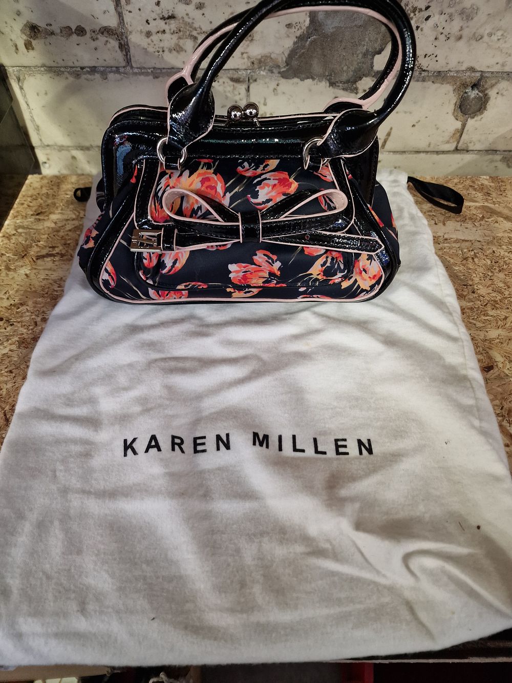 Lot 173: Karen Millen Handbag