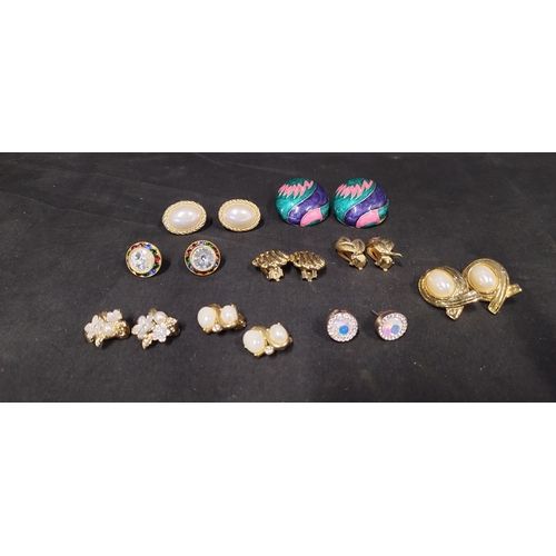 Lot 187: 9 Pairs of Ladies Clip on Earrings with Various Designs