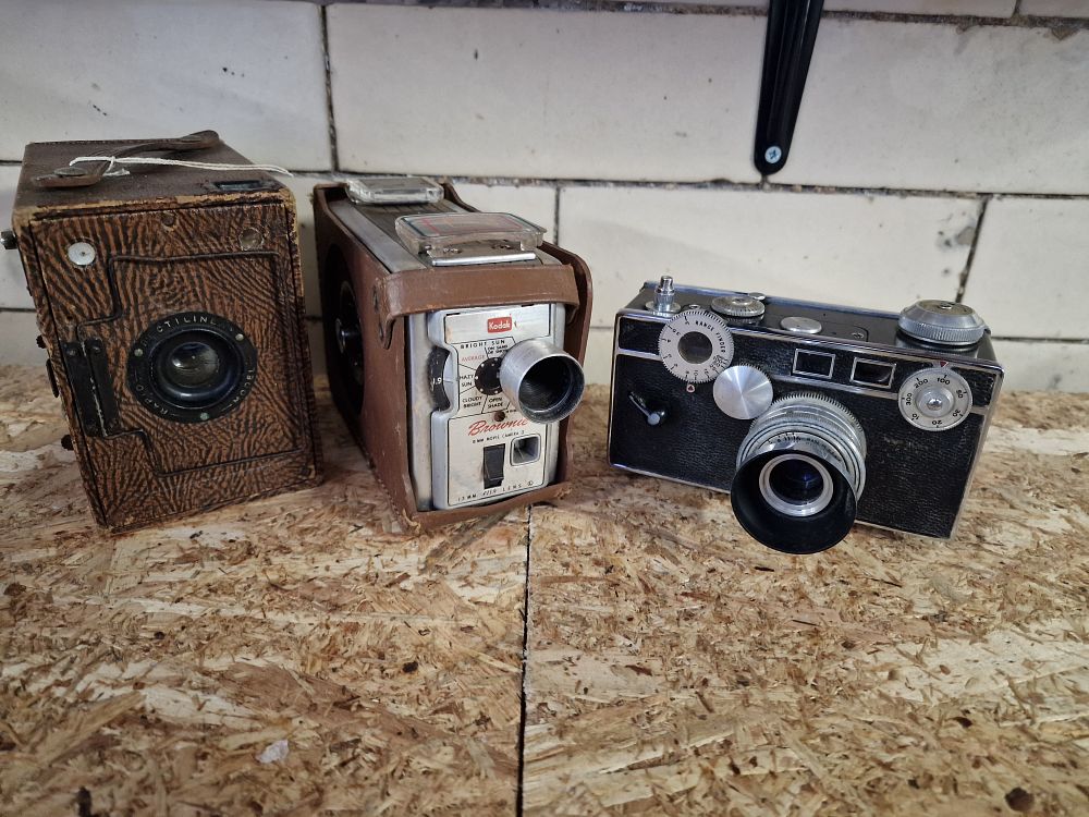 Lot 193: Three Vintage Cameras