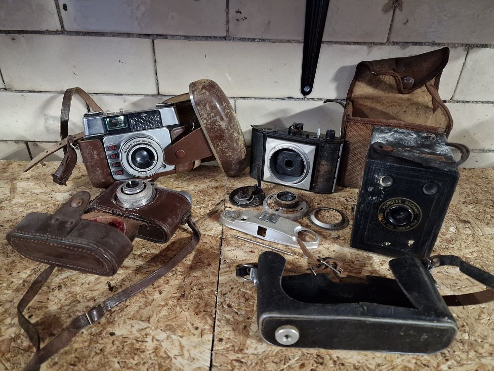 Lot 201: Selection of Vintage Cameras and Parts a/f
