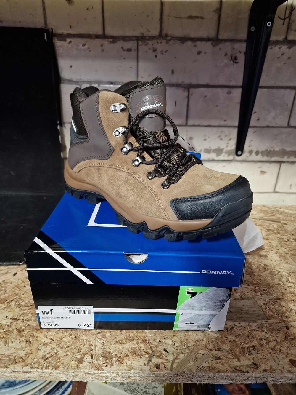 Lot 206: Brand New Donnay Suede Waterproof Walking Boots Uk 8 Brown Black RRP £79.99