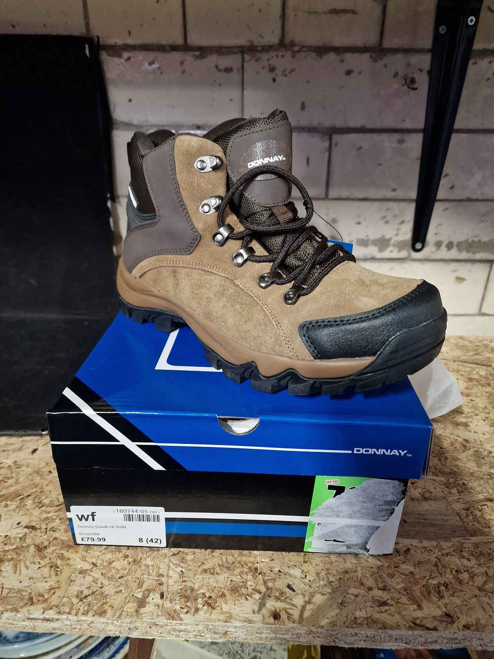 Lot 207: Brand New Donnay Suede Waterproof Walking Boots Uk 8 Brown Black RRP £79.99