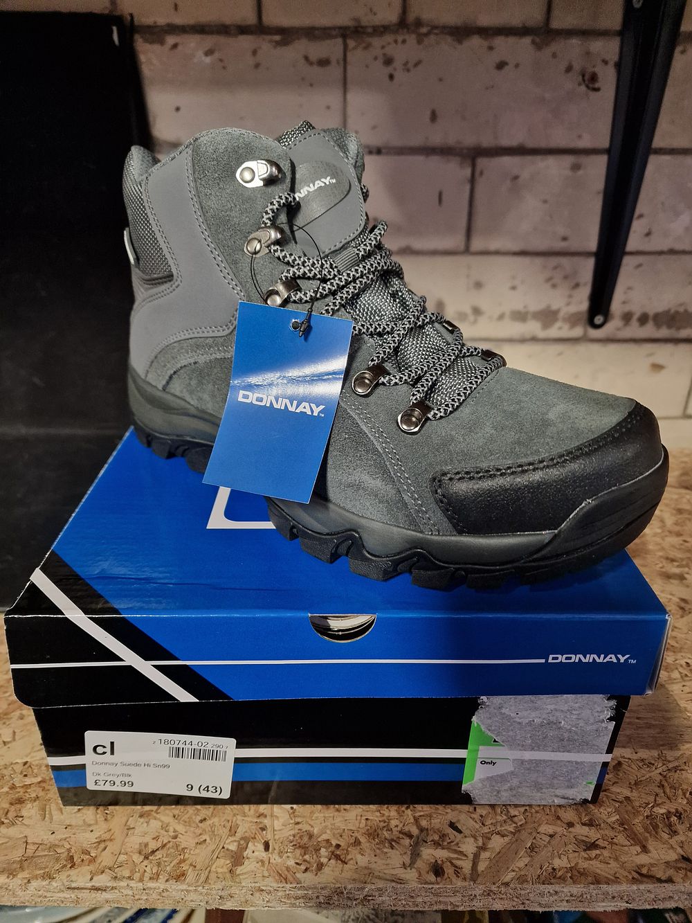 Lot 211: Brand New Donnay Suede Waterproof Walking Boots Uk 9 Dark Grey Black RRP £79.99