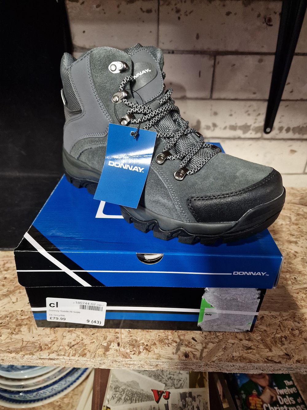 Lot 214: Brand New Donnay Suede Waterproof Walking Boots Uk 9 Dark Grey Black RRP £79.99