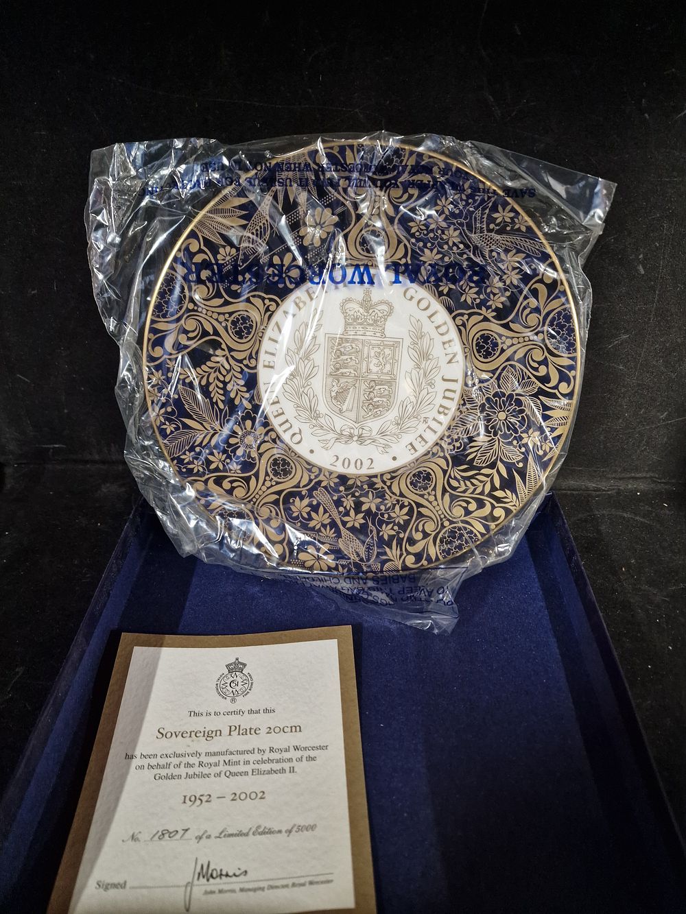 Lot 246: Vintage Royal Worcester Sovereign Plate #1807 of 5000