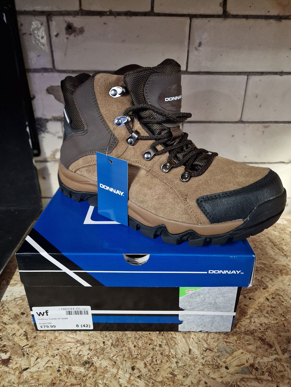 Lot 297: Brand New Donnay Suede Waterproof Walking Boots Uk 8 Brown Black RRP £79.99