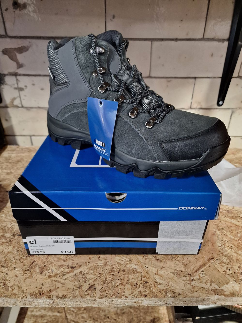Lot 302: Brand New Donnay Suede Waterproof Walking Boots Uk 9 Dark Grey Black RRP £79.99