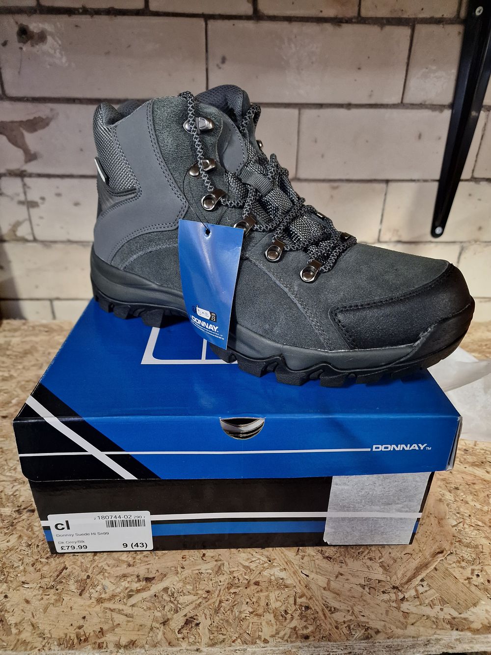 Lot 305: Brand New Donnay Suede Waterproof Walking Boots Uk 9 Dark Grey Black RRP £79.99