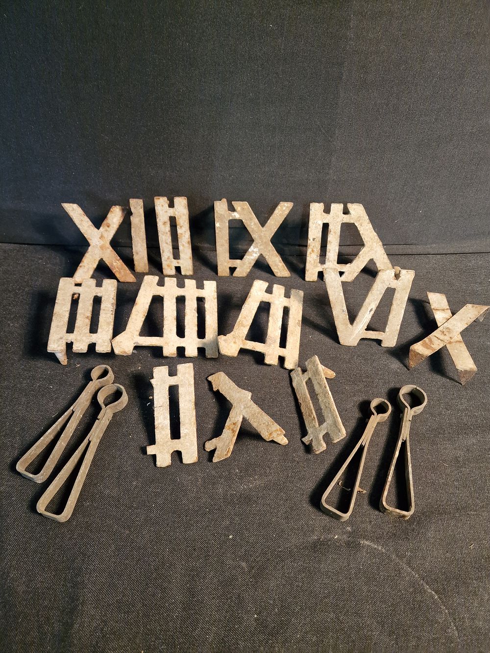 Lot 342: Selection of Cast Iron Clock Numerals a/f