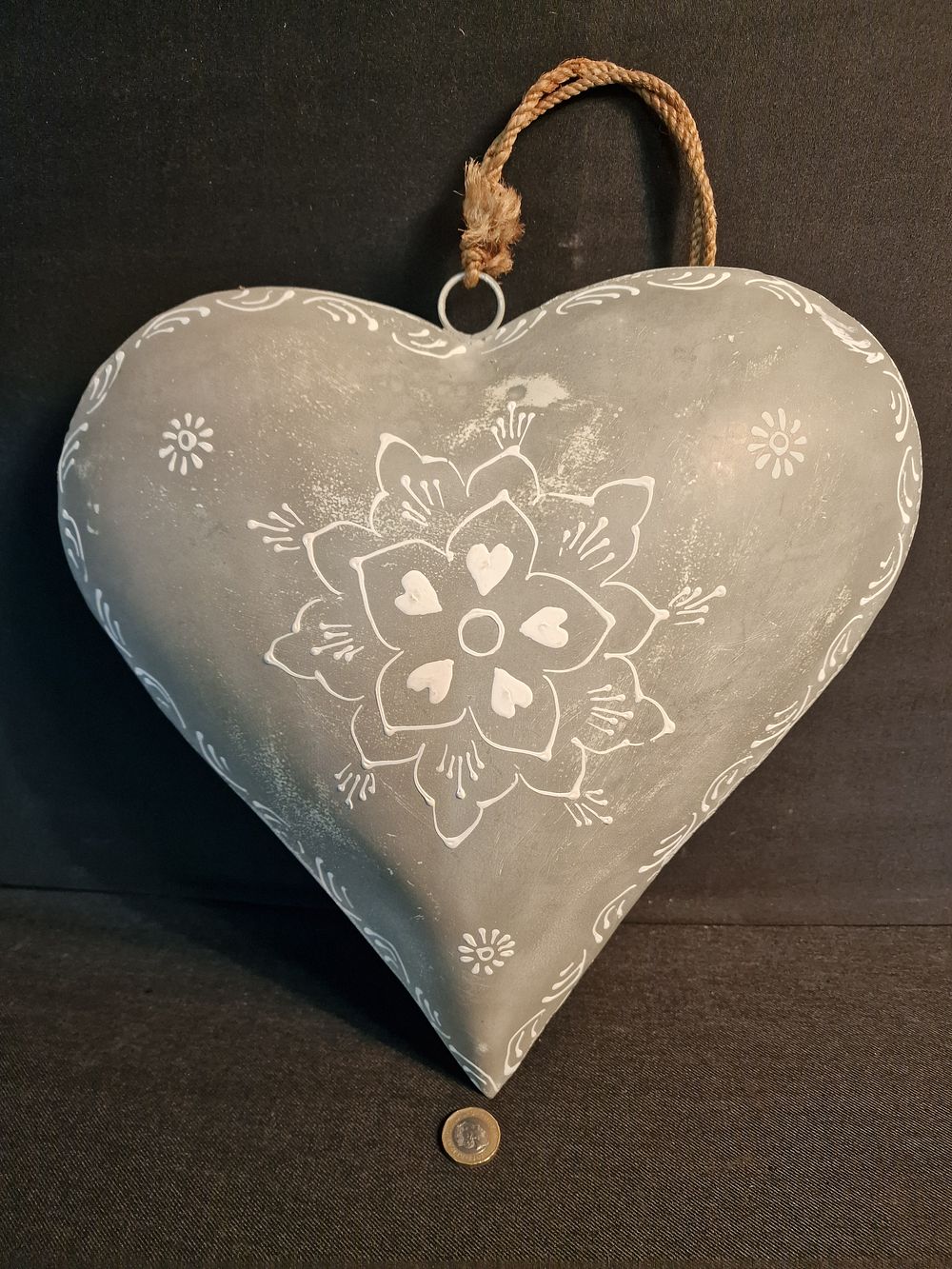 Lot 356: Metal Hanging Heart Decoration