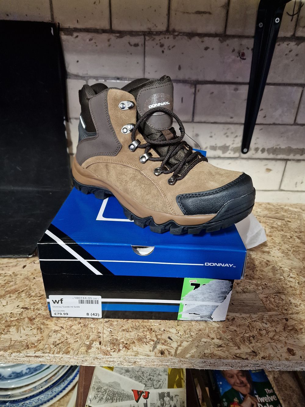 Lot 385: Brand New Donnay Suede Waterproof Walking Boots Uk 8 Brown Black RRP £79.99
