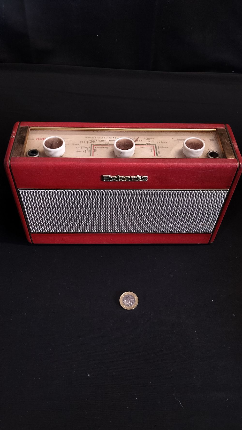 Lot 554: Vintage Roberts MW, LW battery operated radio a/f