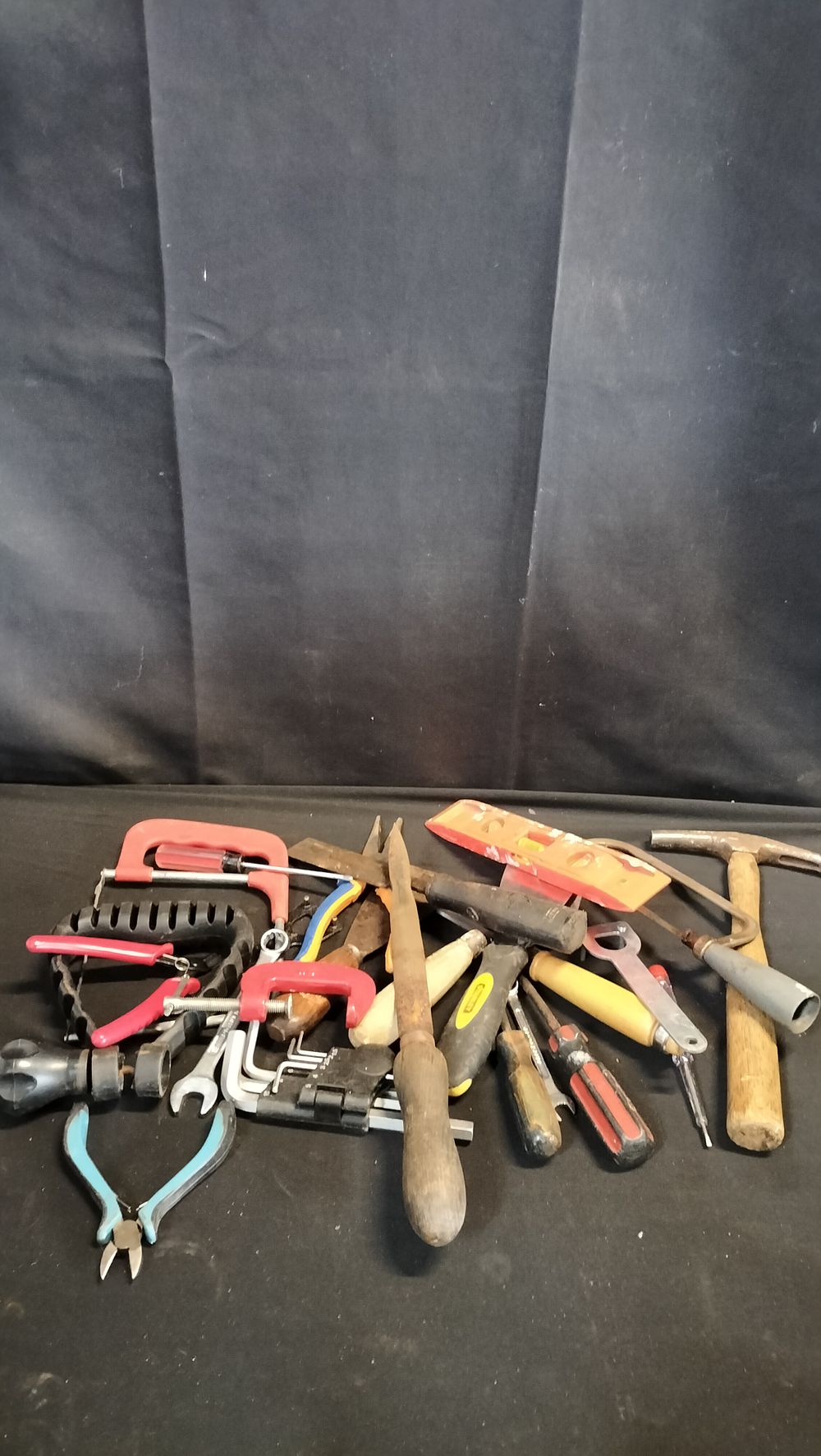 Lot 560: Mixed lot of tools 