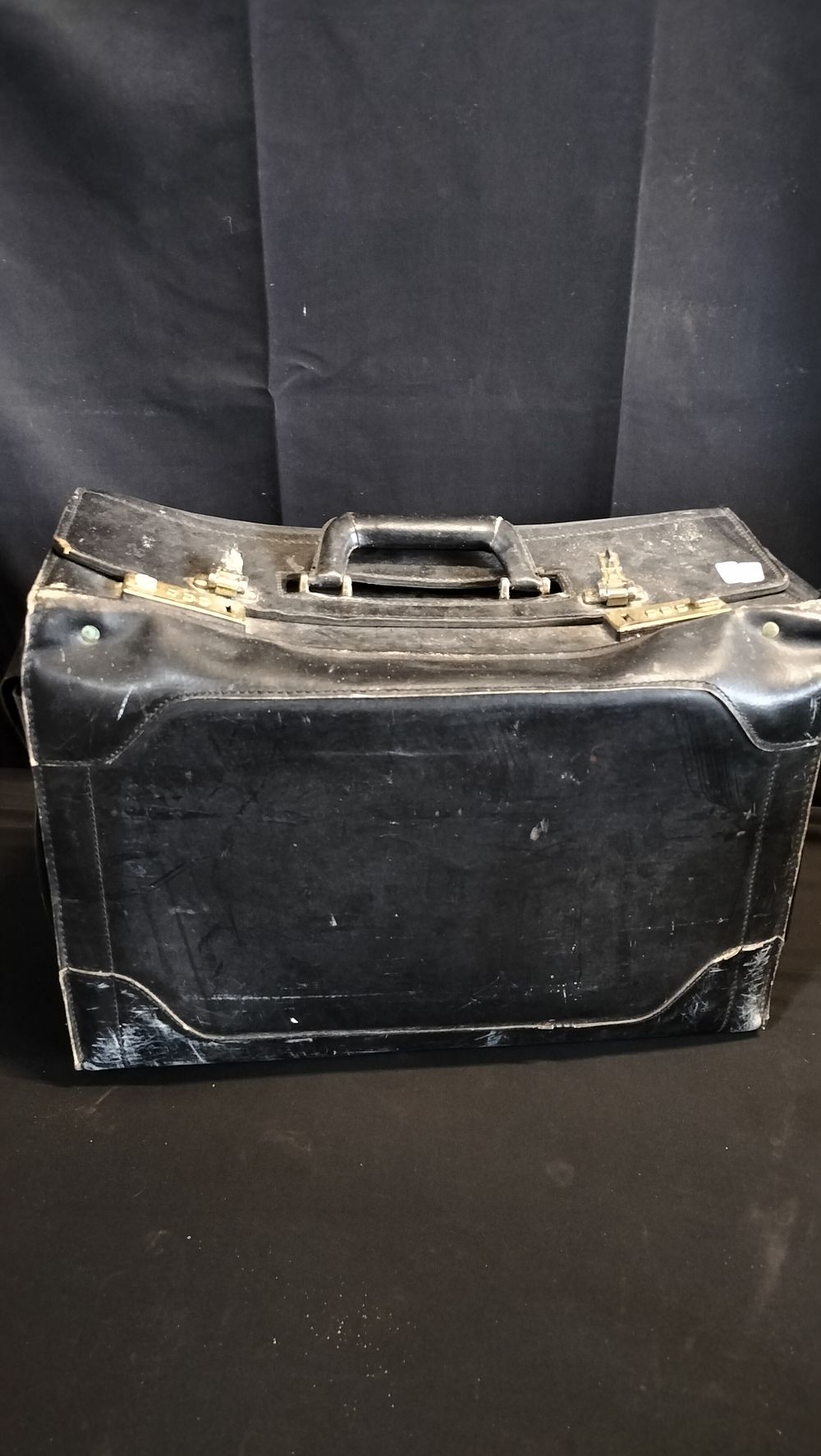 Lot 563: vintage leather doctor's bag. a/f 