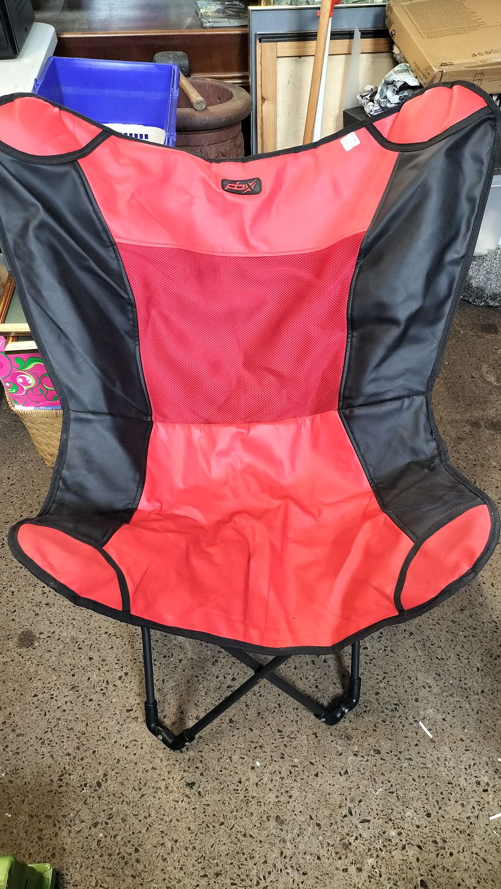 Lot 565: Red / black pbx folding gaming chair 