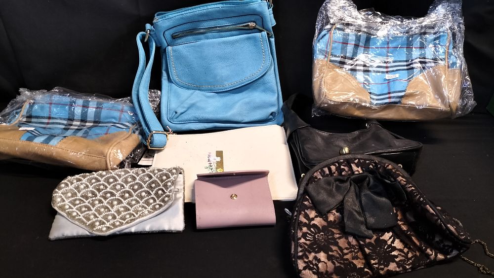 Lot 571: Collection of 8 various bags inc travel bags,...