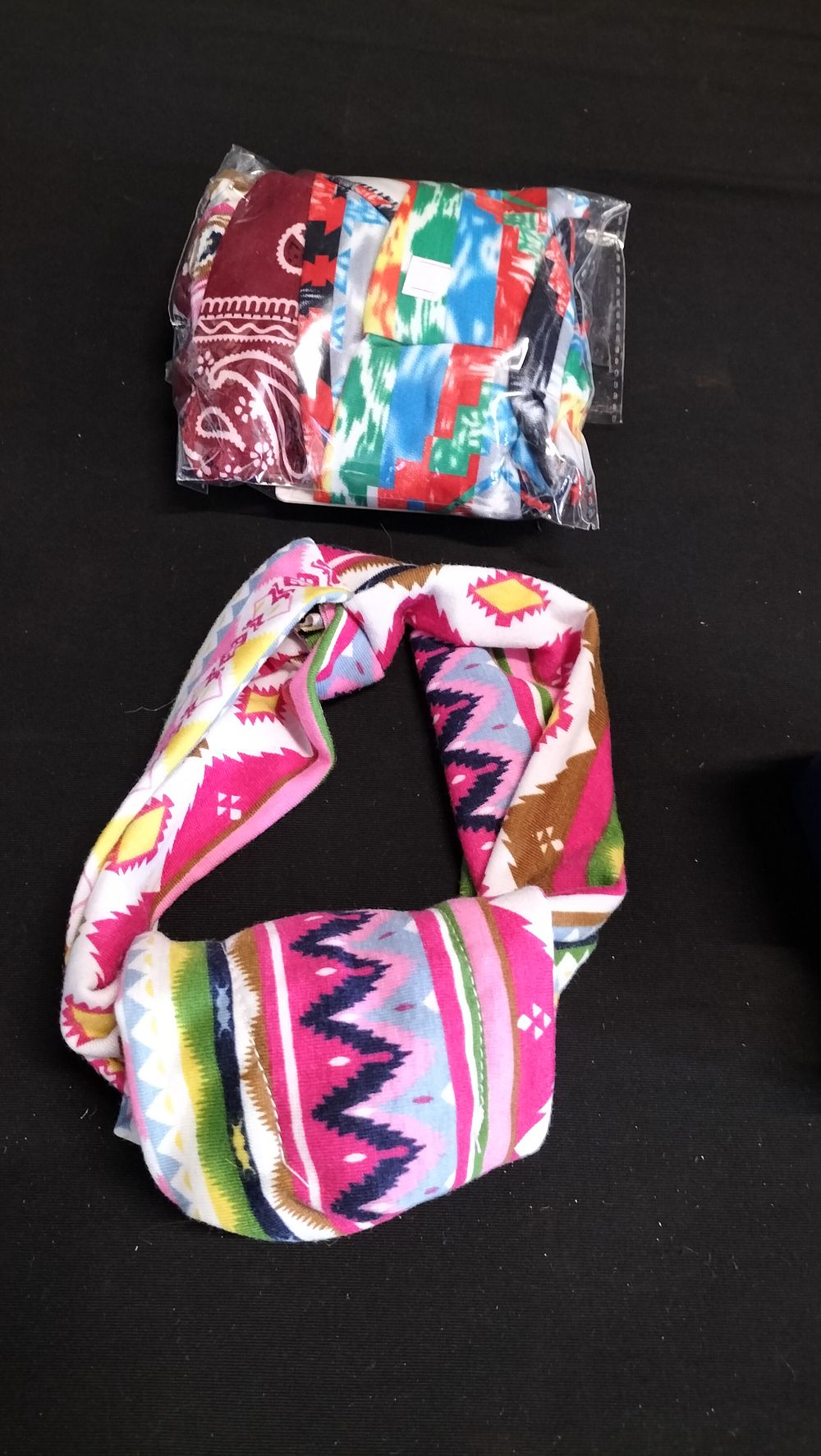 Lot 575: Bag of mixed coloured Boho hair bands 