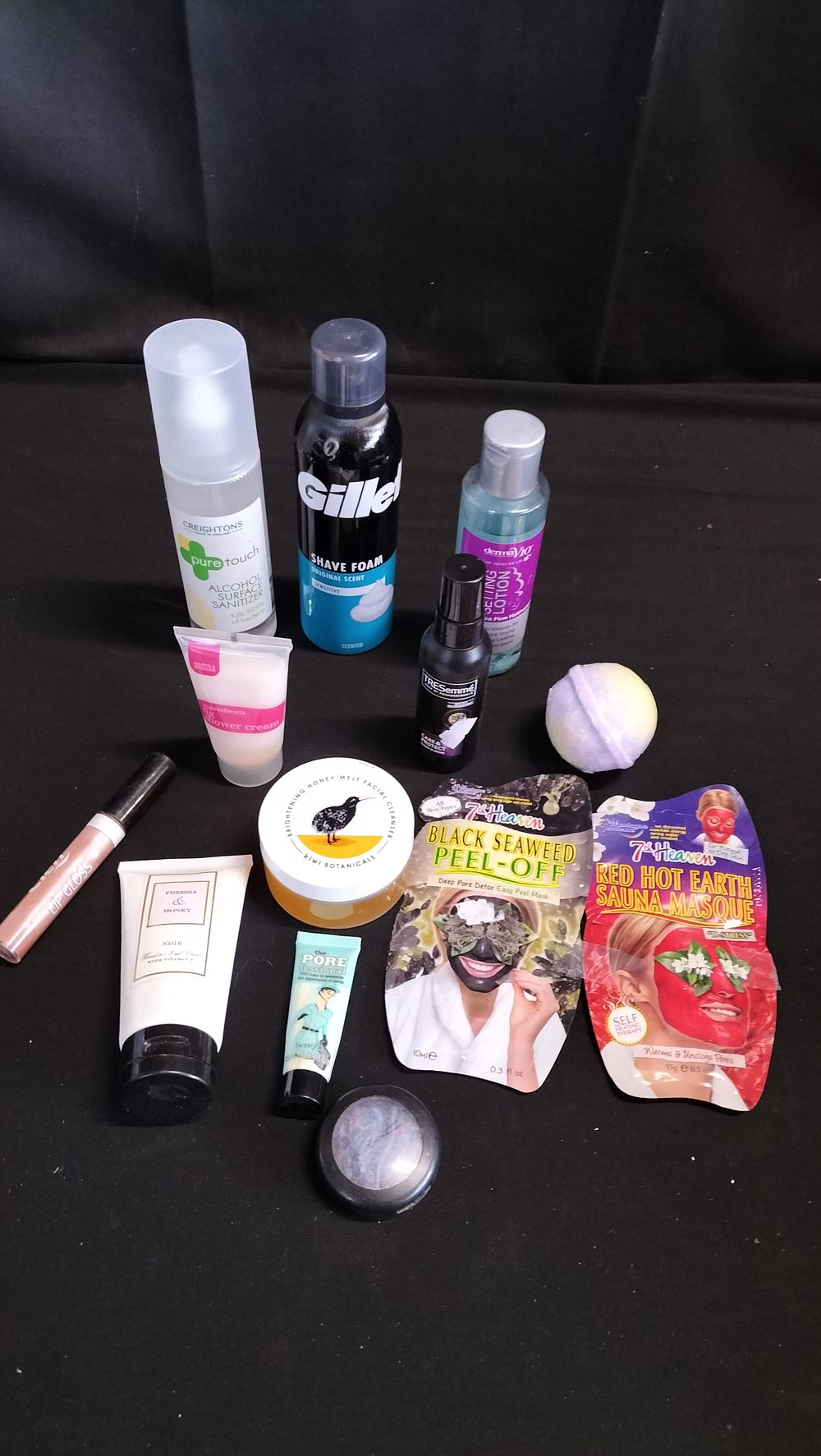 Lot 576: Mixed beauty products including Tresemmé, Gillette 7th Heaven 