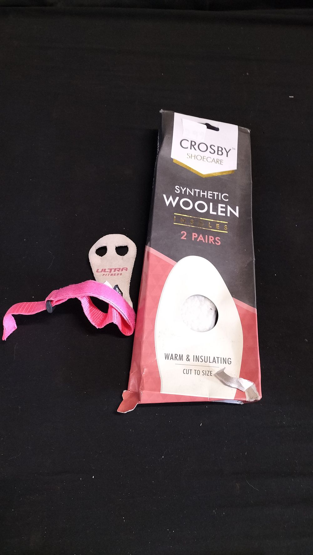 Lot 579: 2 pairs of Synthetic woolen insoles and a...