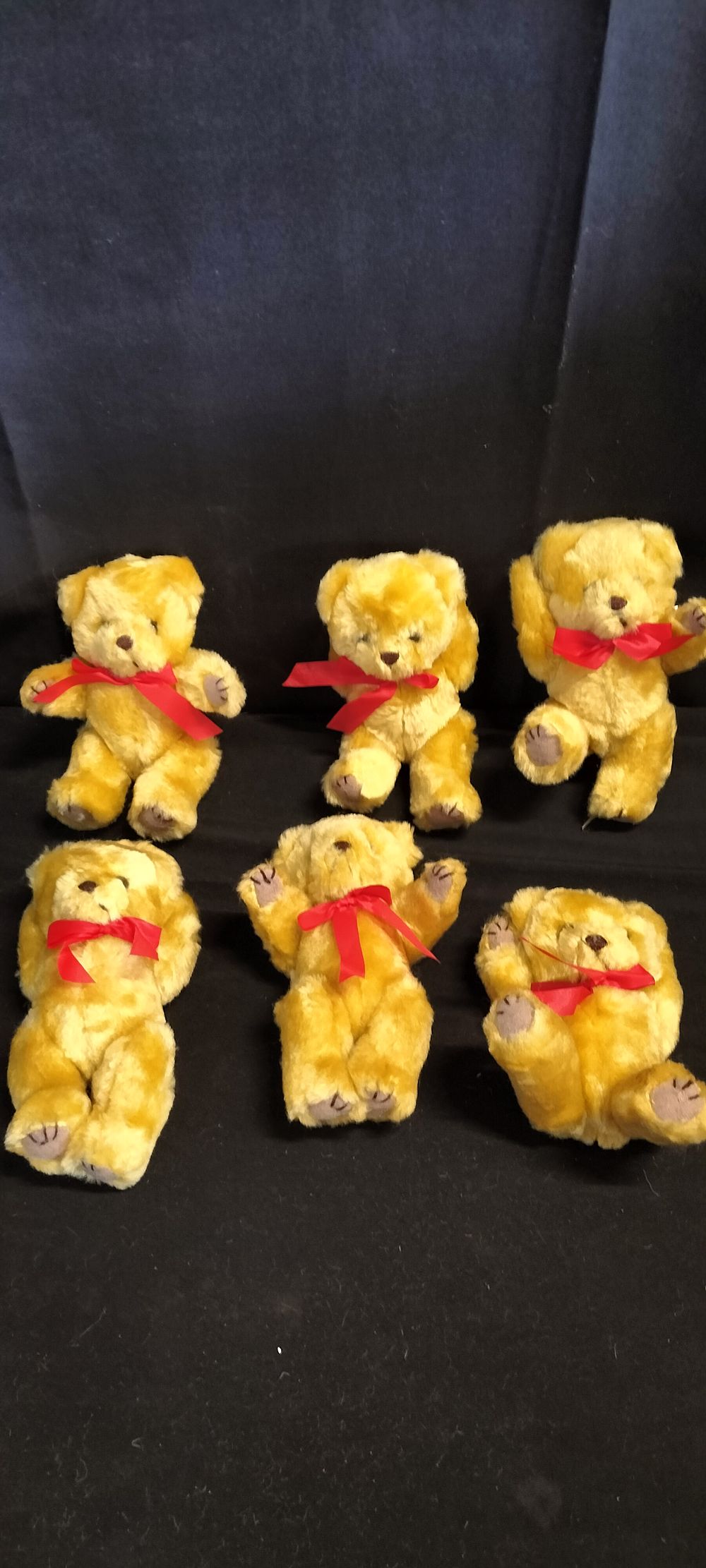 Lot 588: Pack of 6 teddy bears with moveable arms...