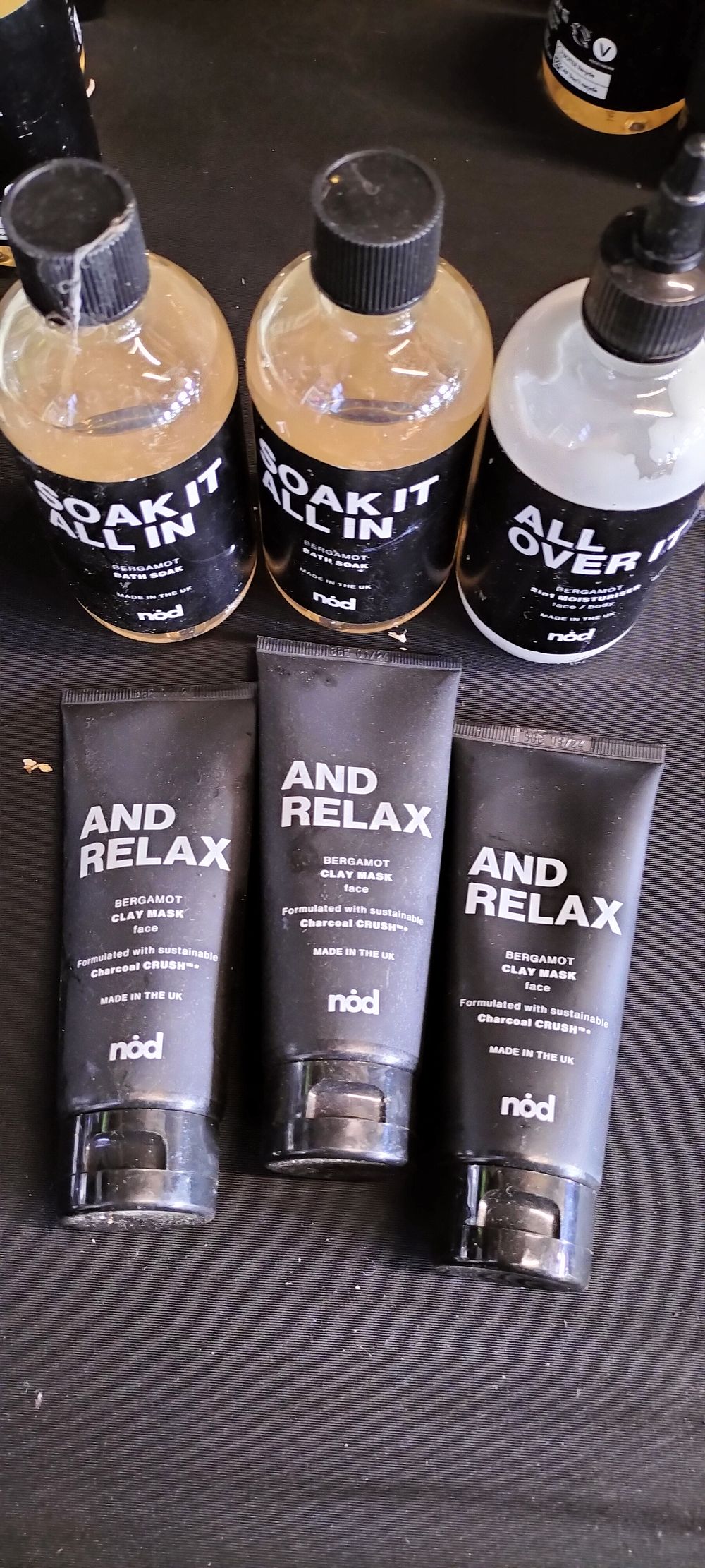 Lot 590: M&S mens gift set, includes hair, face, body...