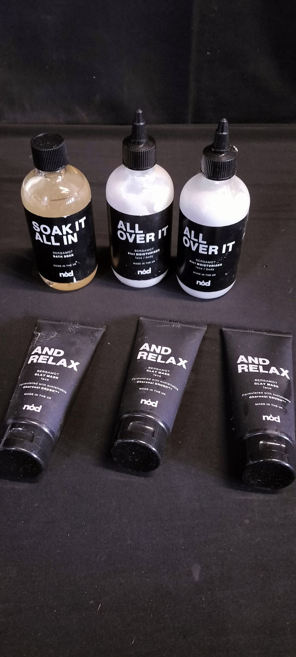 Lot 616: M&S mens bath clay masks and moisturiser 