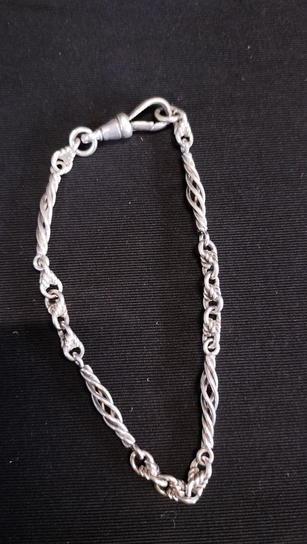 Lot 625: Sterling silver twist link Albert chain 