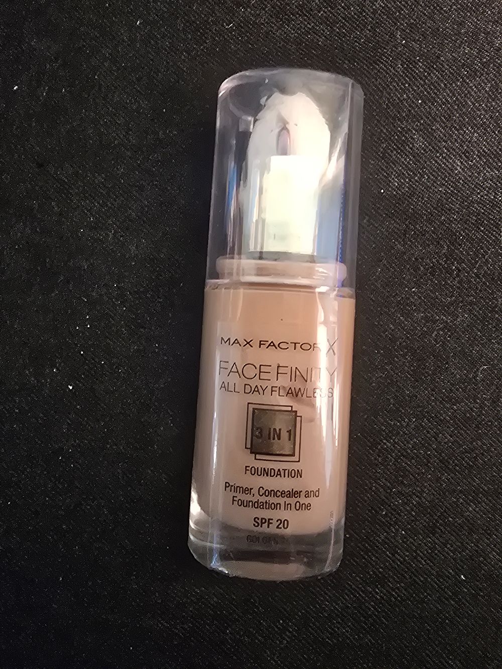 Lot 660: Max factor 3 in 1 foundation
