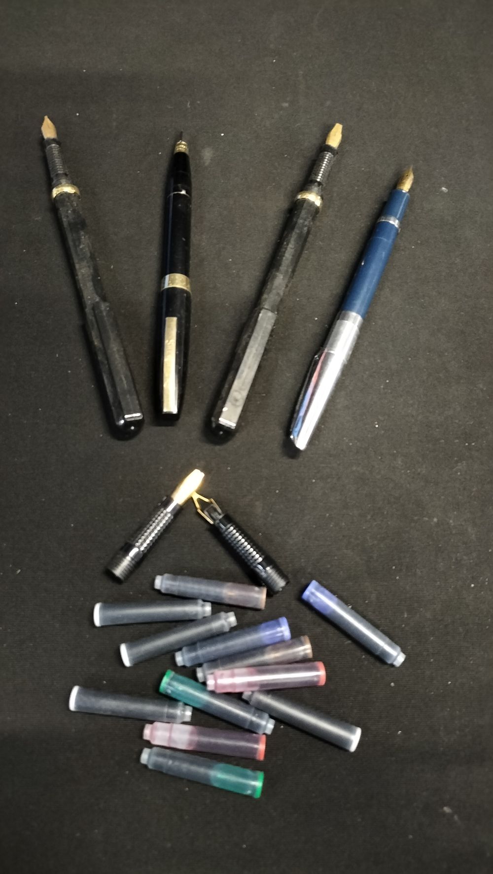 Lot 704: 4 x fountain pens, nibs and inks 