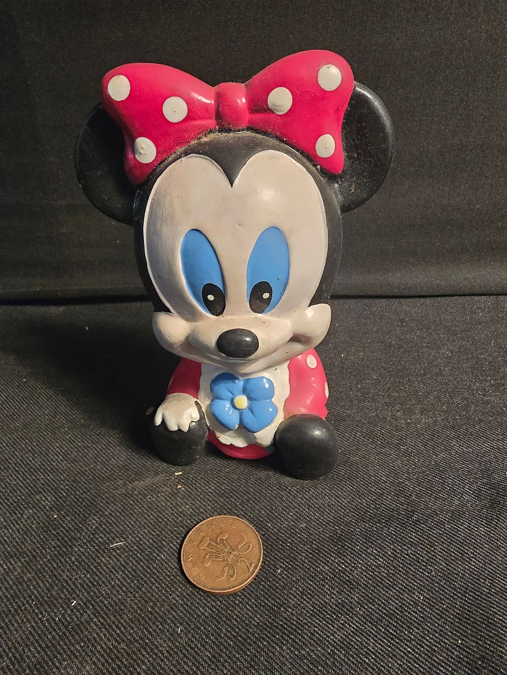 Lot 665: Vintage mini mouse seekers toy