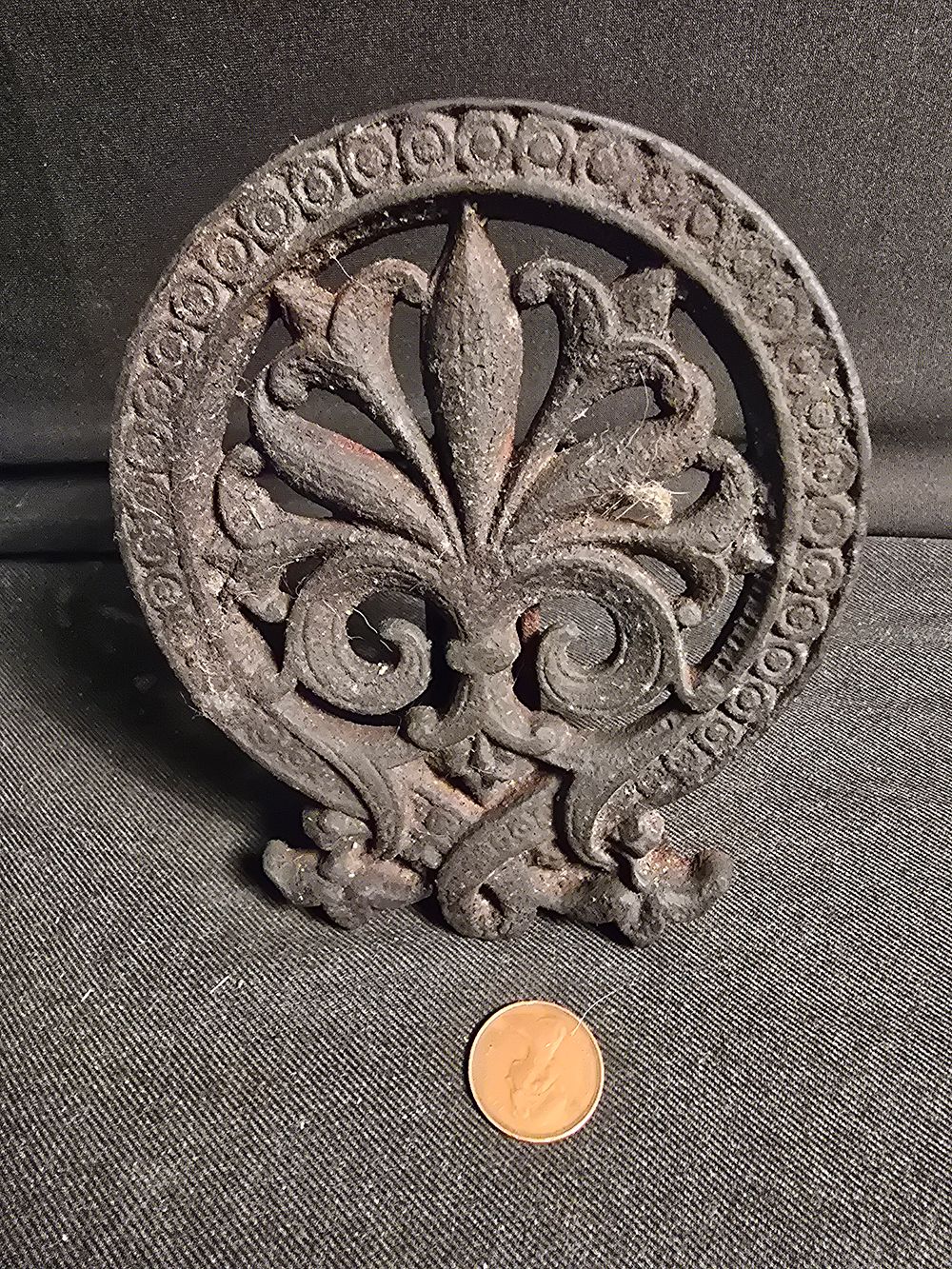 Lot 674: Vintage Cast iron door stop