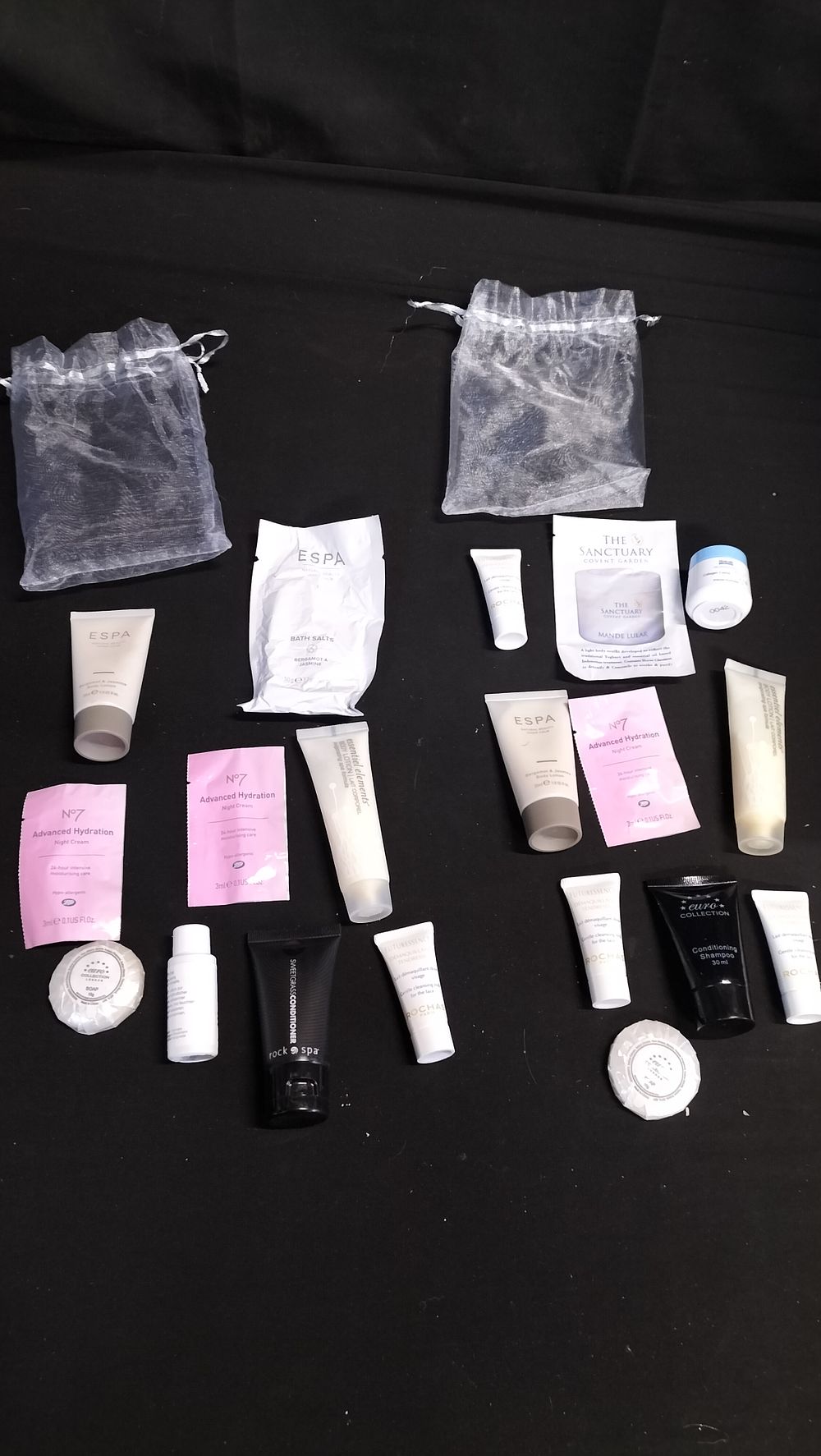 Lot 714: Two bags of mixed beauty products including No7...