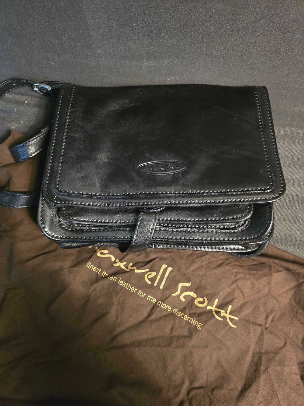 Lot 689: Maxwell Scott finest leather black hand bag