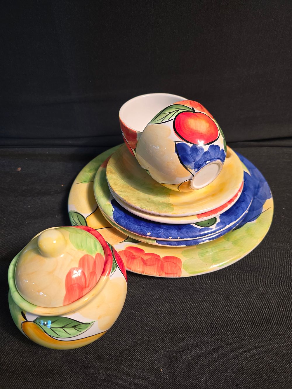 Lot 594: A set of Royal Norfolk pottery
