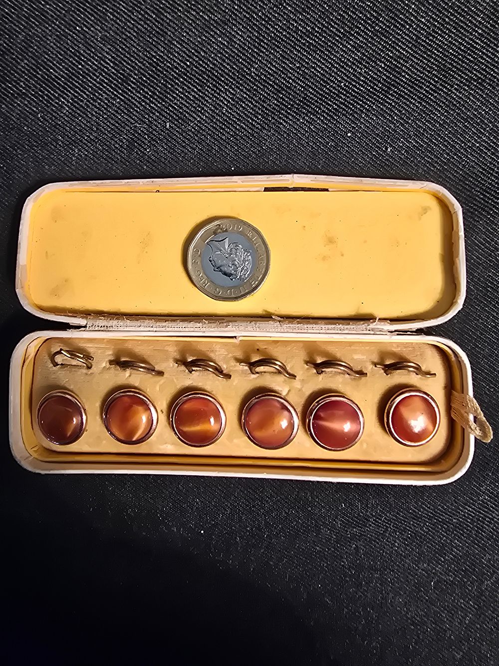 Lot 601: A set of vintage buttons