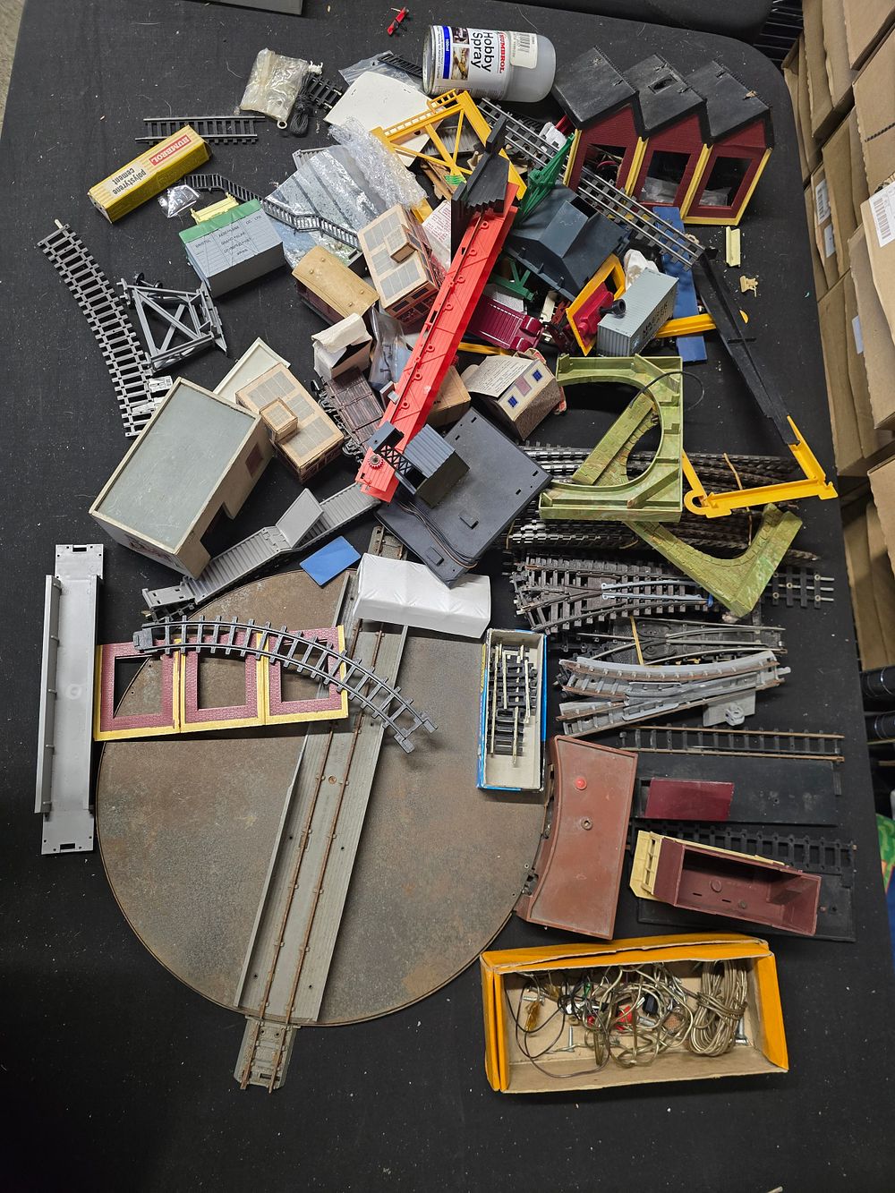 Lot 620: A very large collection of model railway track,...