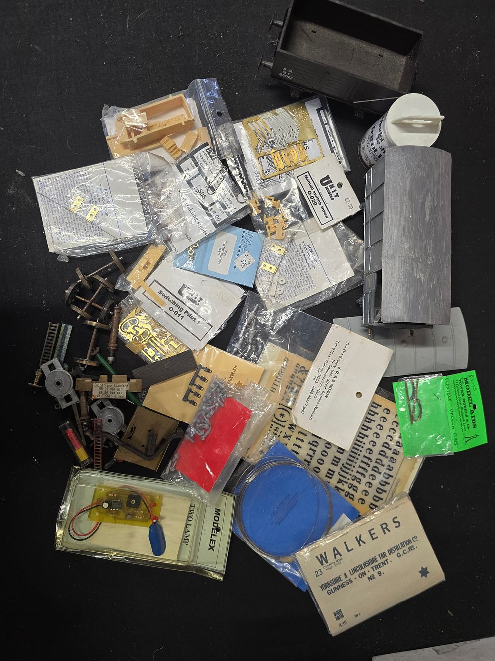 Lot 623: A large selection of model railway parts and...