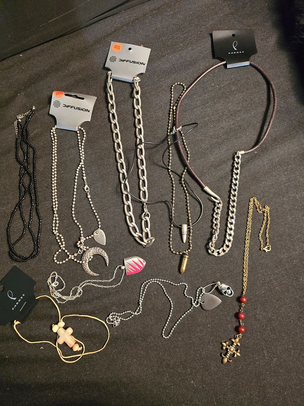 Lot 627: A selection of costume jewellery
