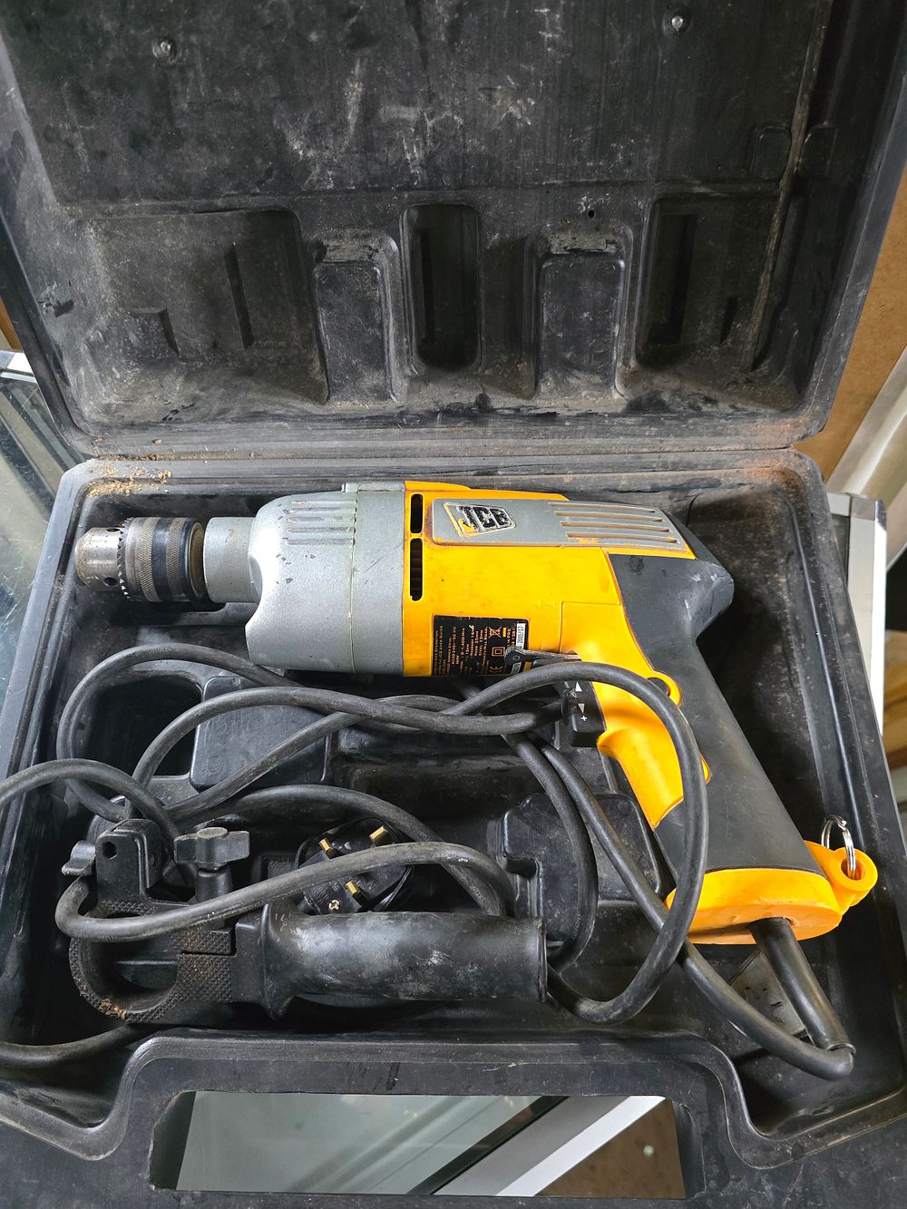 Lot 631: JCB power drill 860w
