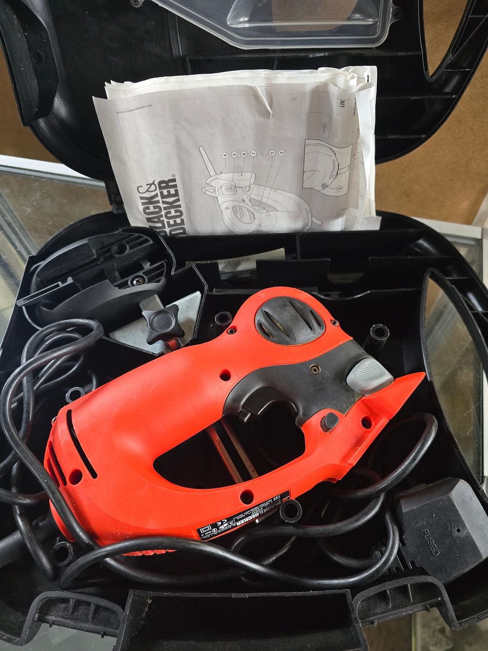 Lot 632: Black & Decker saw 250w