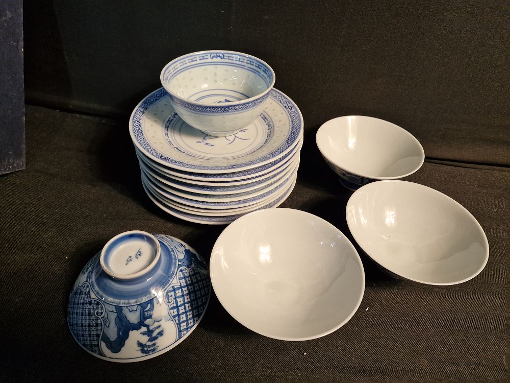 Lot 161: Selection of Vintage Chinese Plates and Bowls