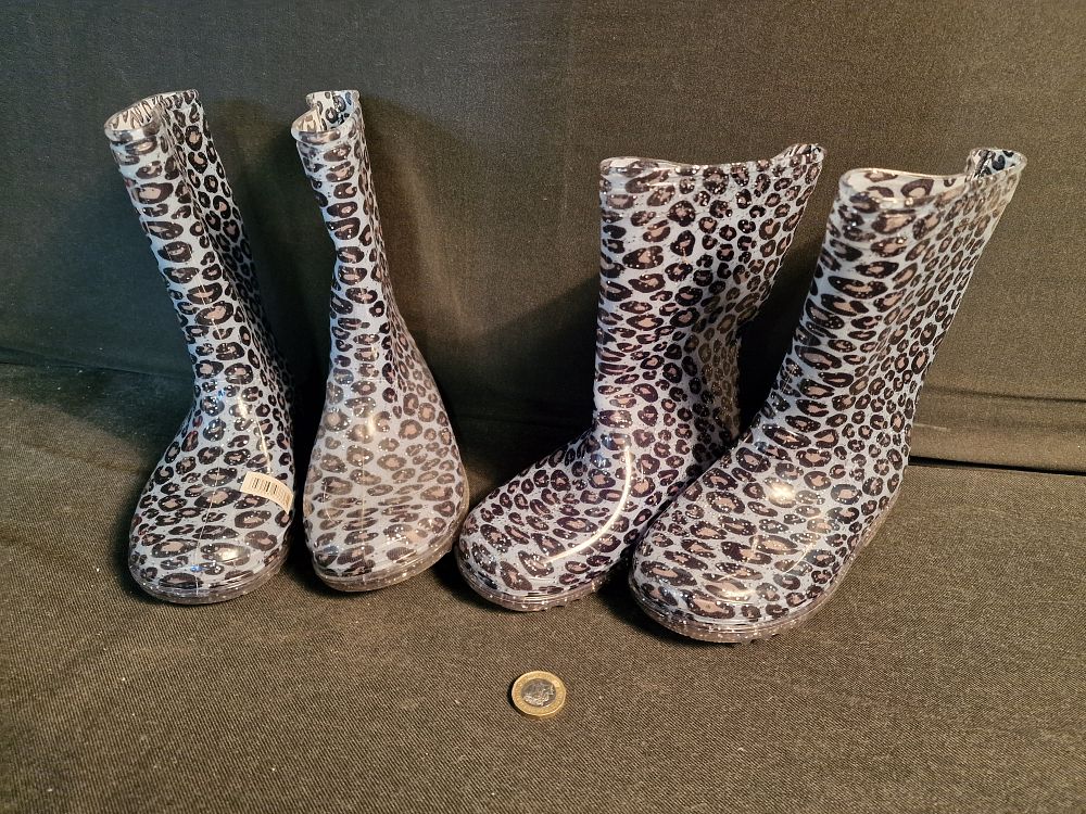 Lot 172: Two Pairs of Leopard Print Glitter Kids Wellington Boots Size 11&12