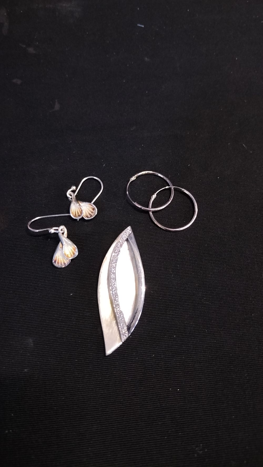 Lot 556: Sterling silver Viventy pendant with cz, and 2...
