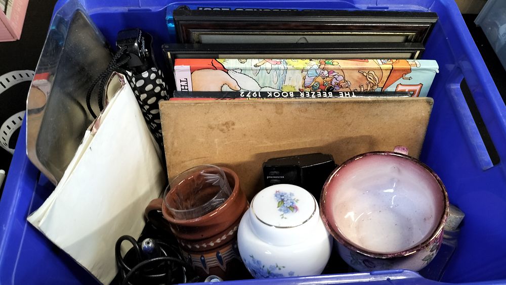 Lot 557: Box of car boot items 