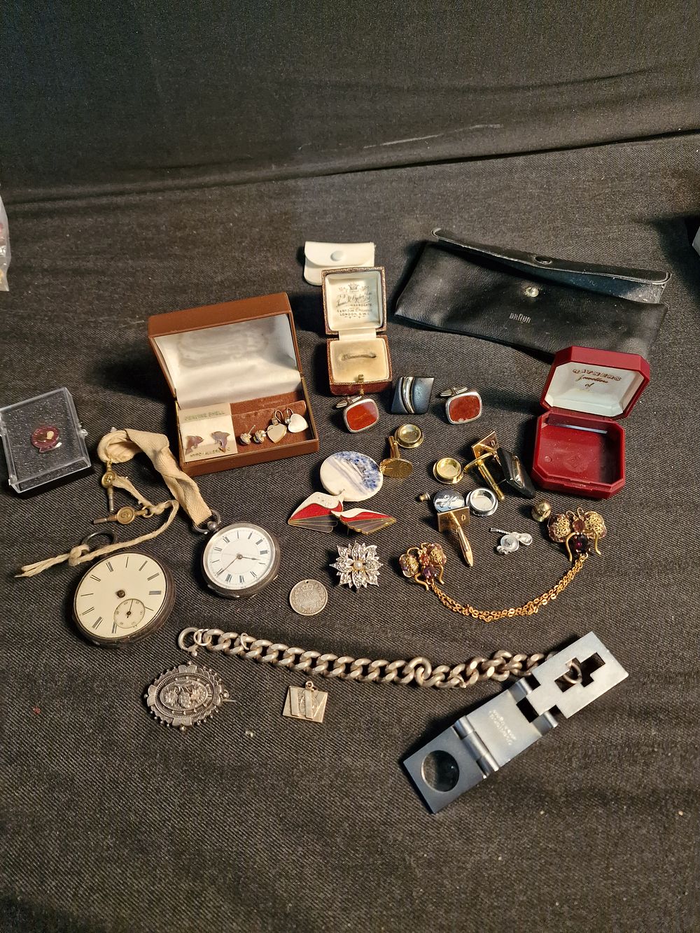 Lot 185: Selection of Jewellery inc Pocket Watches, Cufflinks and Brooches