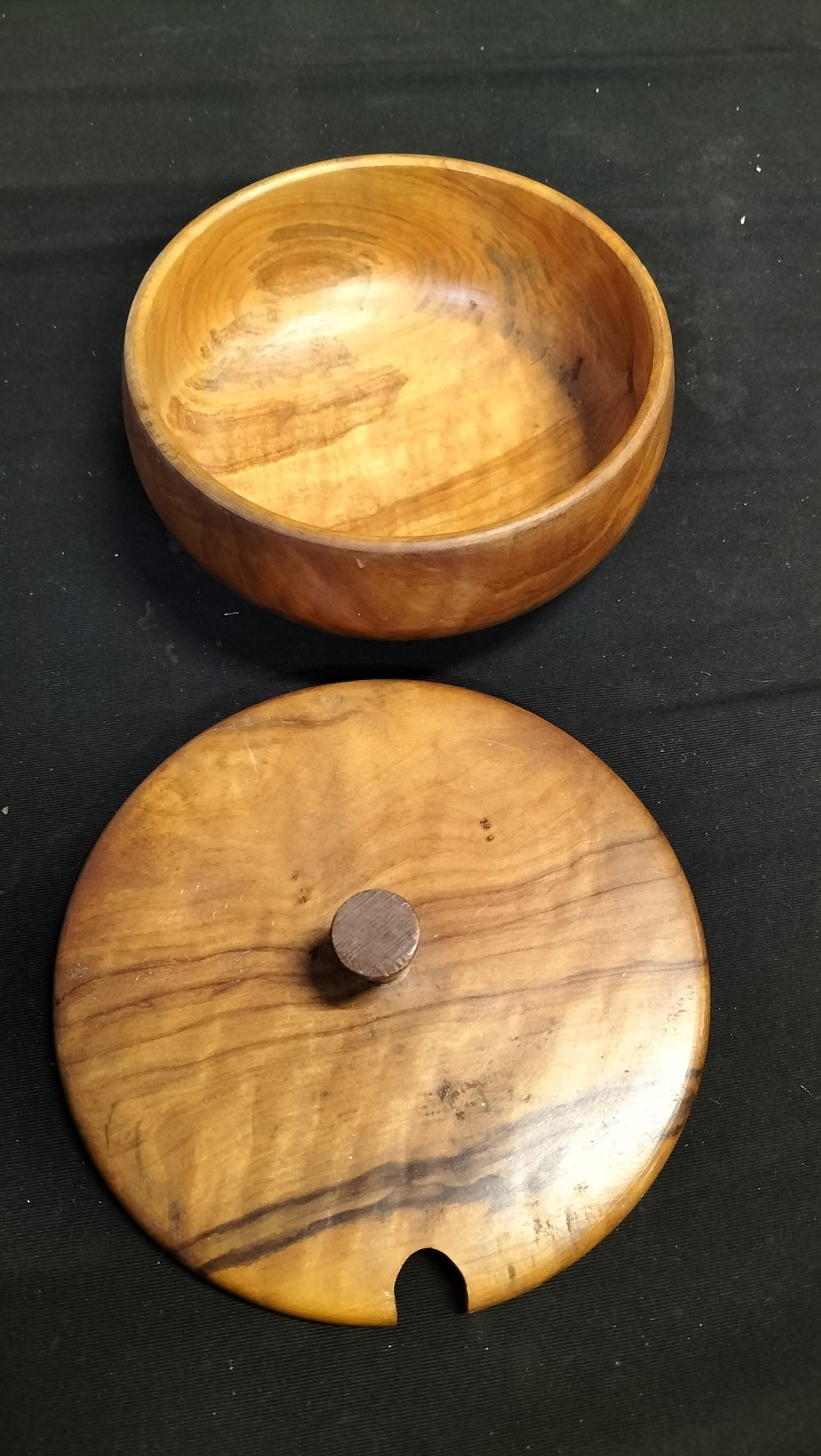 Lot 566: Wooden bowl with lid 