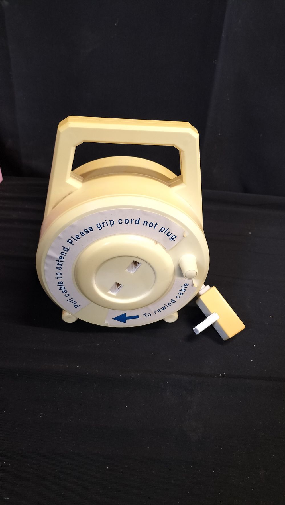 Lot 571: Telephone extension cord reel