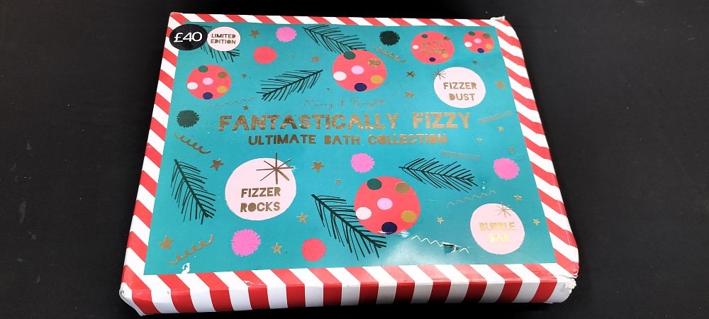 Lot 574: M&S Fantastically fizzy ultimate bath collection RRP £40