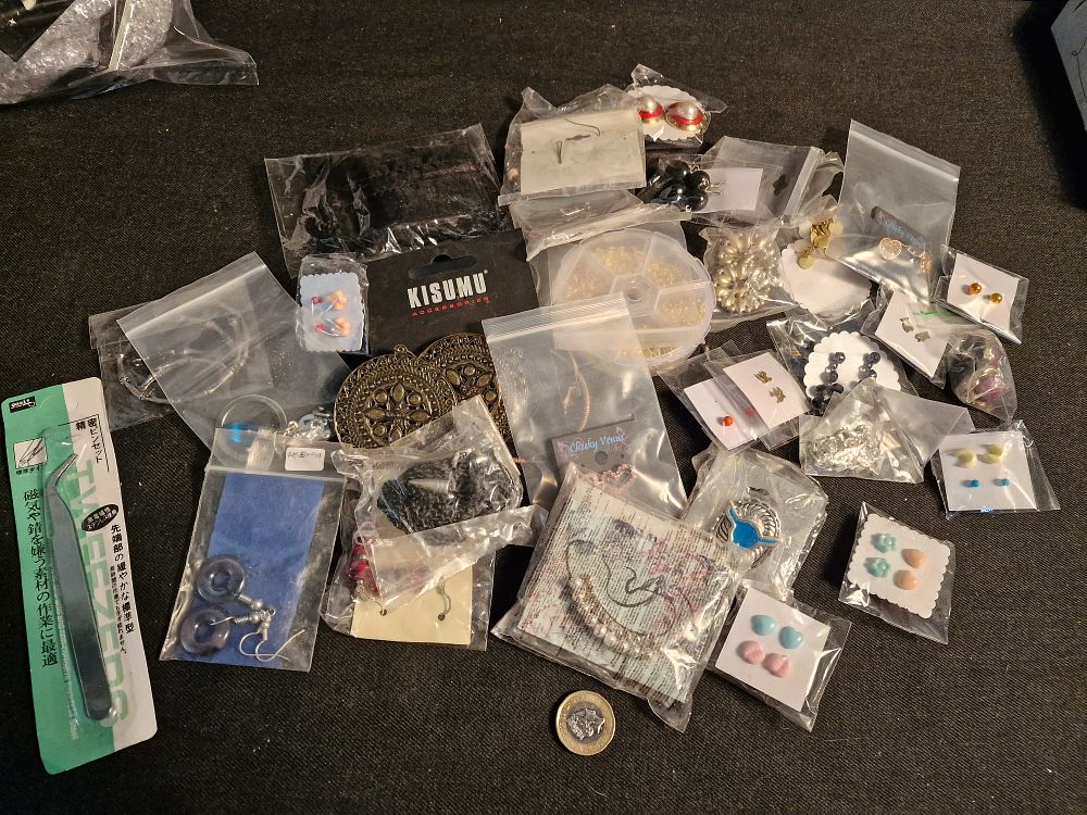 Lot 192: Selection of Jewellery
