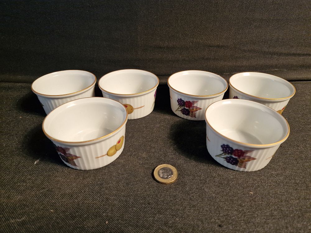 Lot 197: x6 Royal Worcester Evesham Ramakins